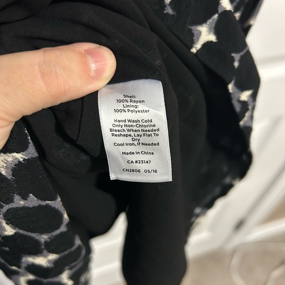 Talbots Black Gray Printed Dress Cap Sleeve Keyhole Front Classic Pleated Skirt - Picture 5 of 8